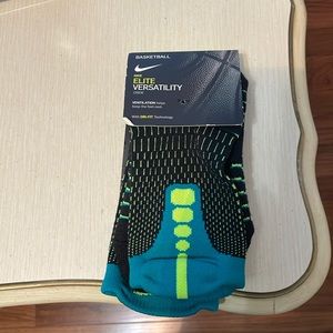 Nike Elite Versatility basketball socks